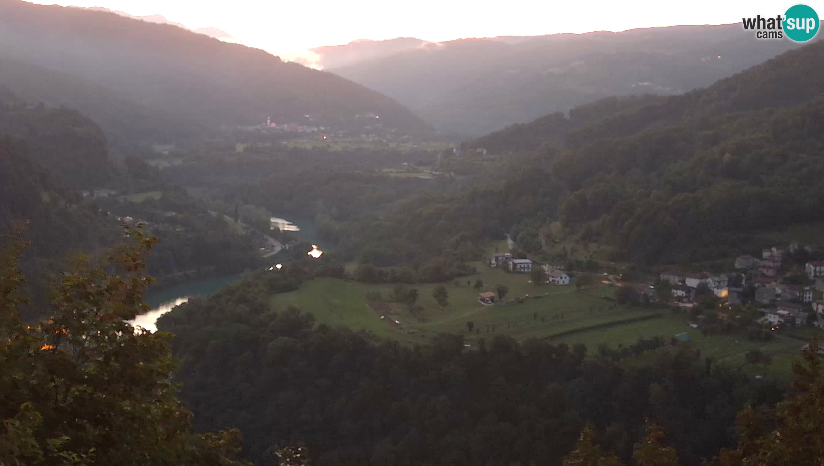 Web kamera Kanal ob Soči – Pogled na rijeku Soču, Ajbu, Bodrež i Ročinj