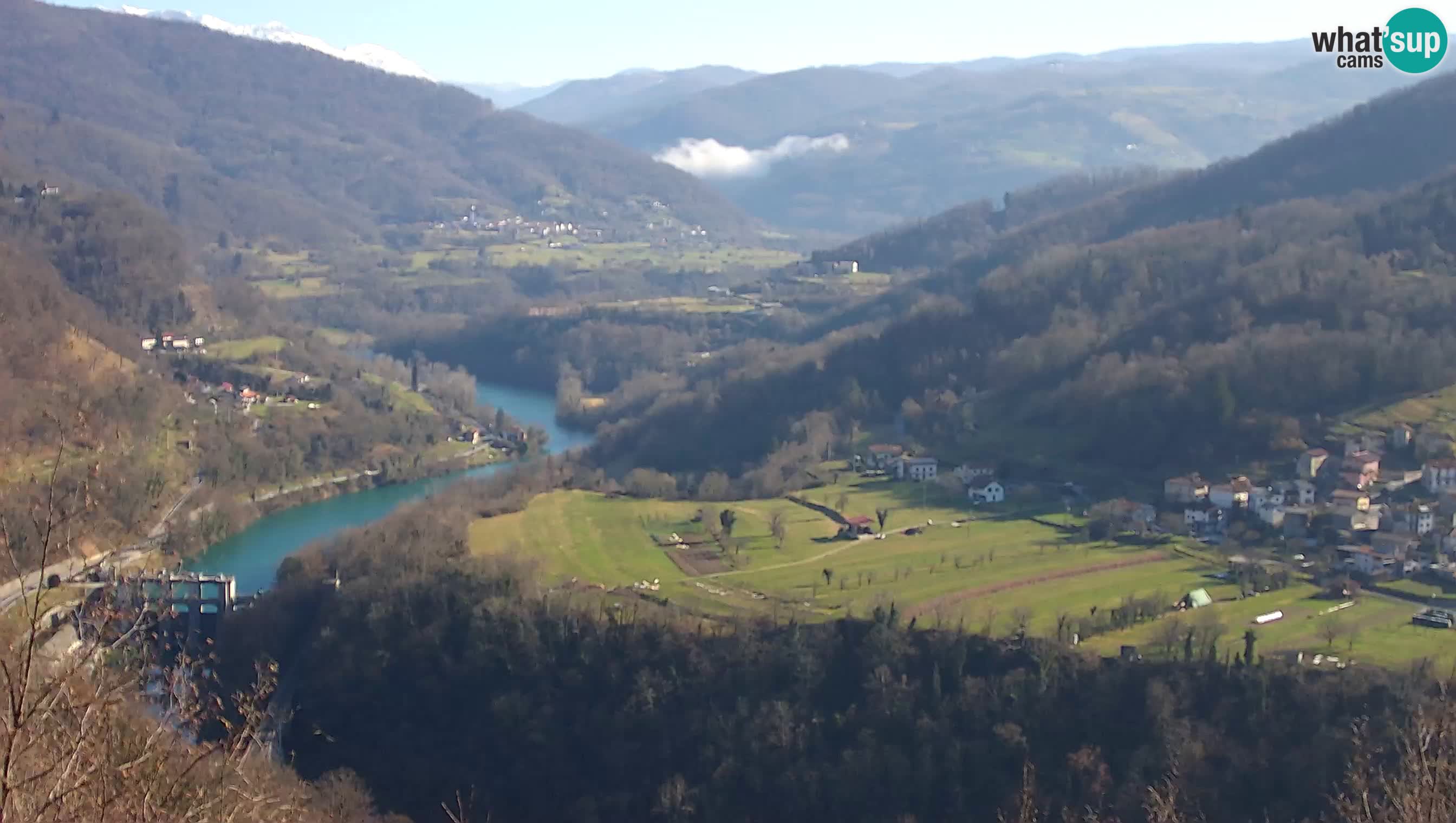 Web kamera Kanal ob Soči – Pogled na rijeku Soču, Ajbu, Bodrež i Ročinj