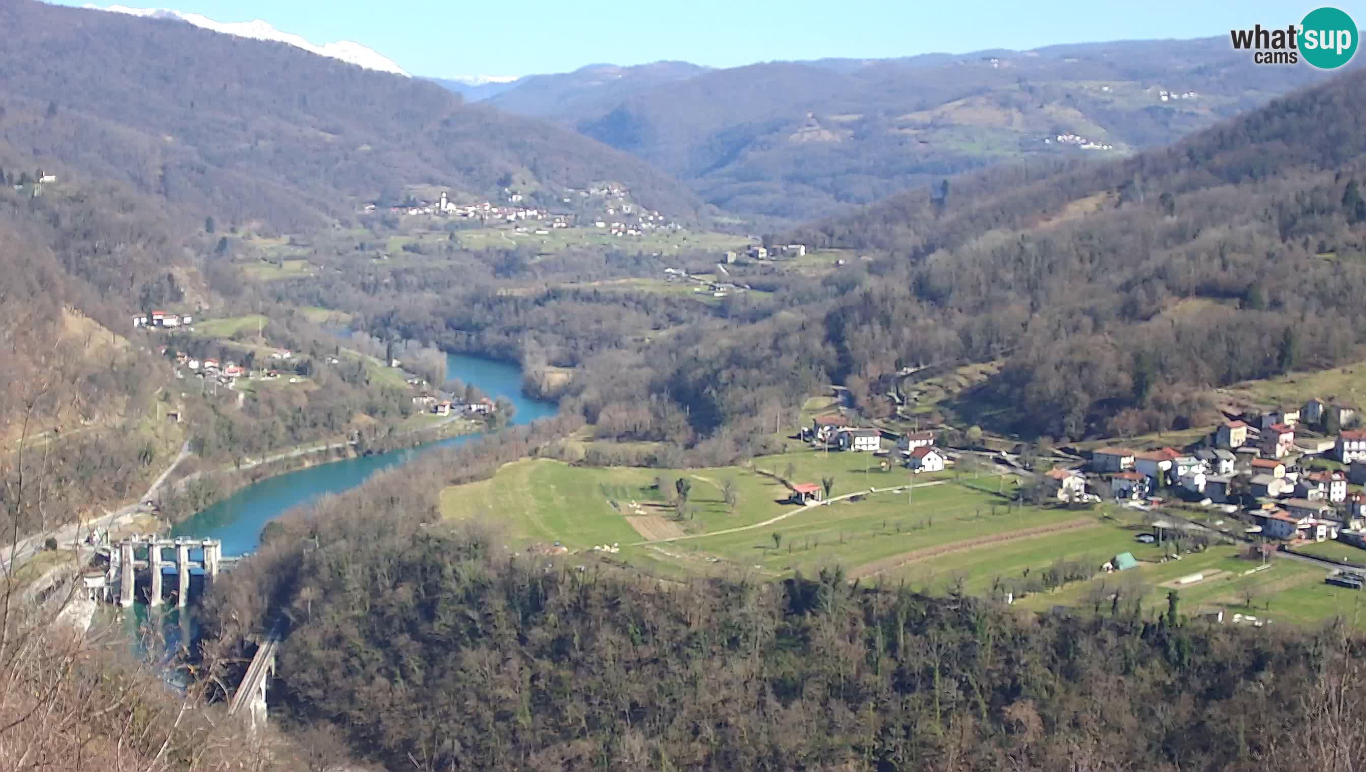 Web kamera Kanal ob Soči – Pogled na rijeku Soču, Ajbu, Bodrež i Ročinj