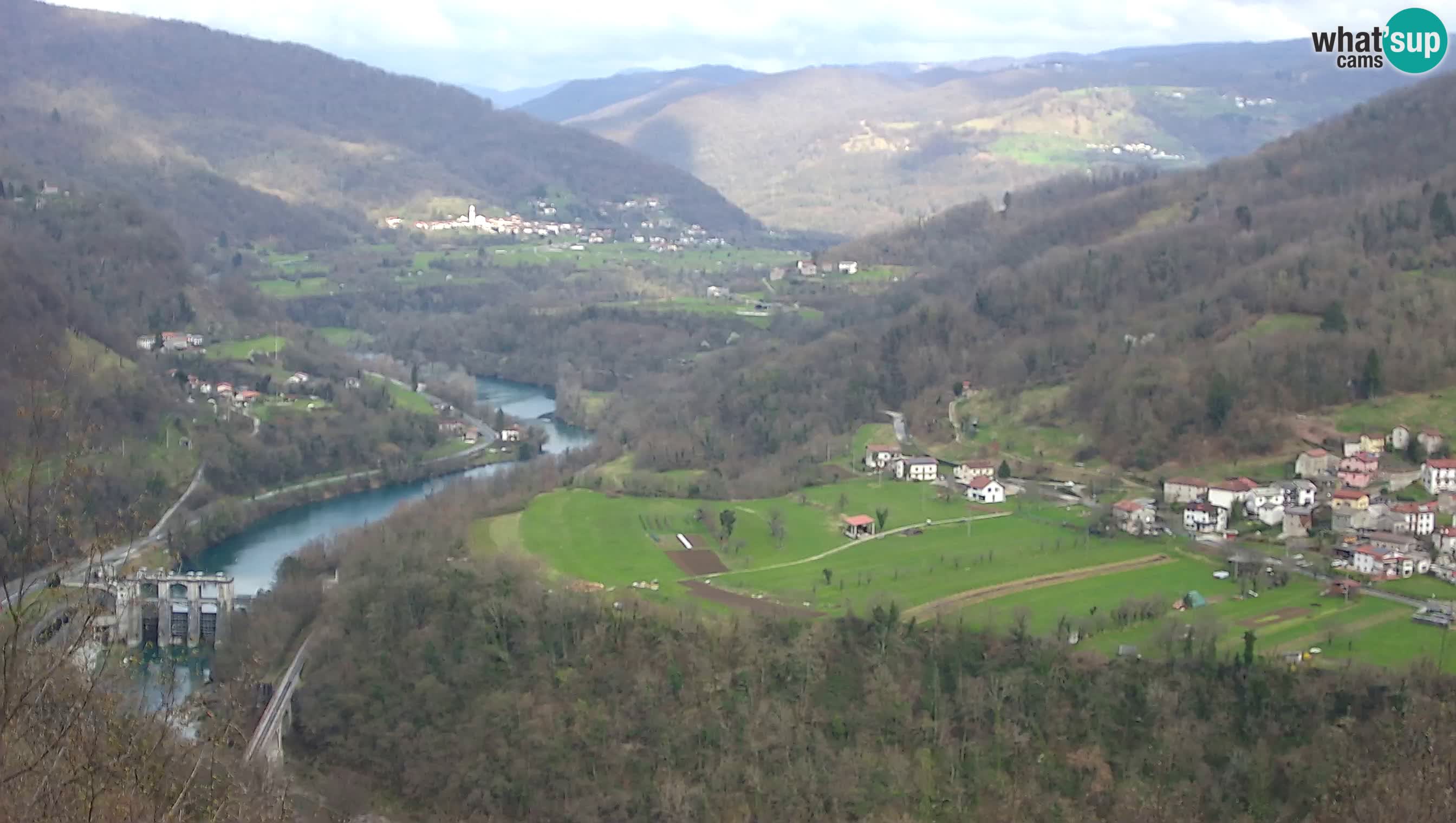 Web kamera Kanal ob Soči – Pogled na rijeku Soču, Ajbu, Bodrež i Ročinj