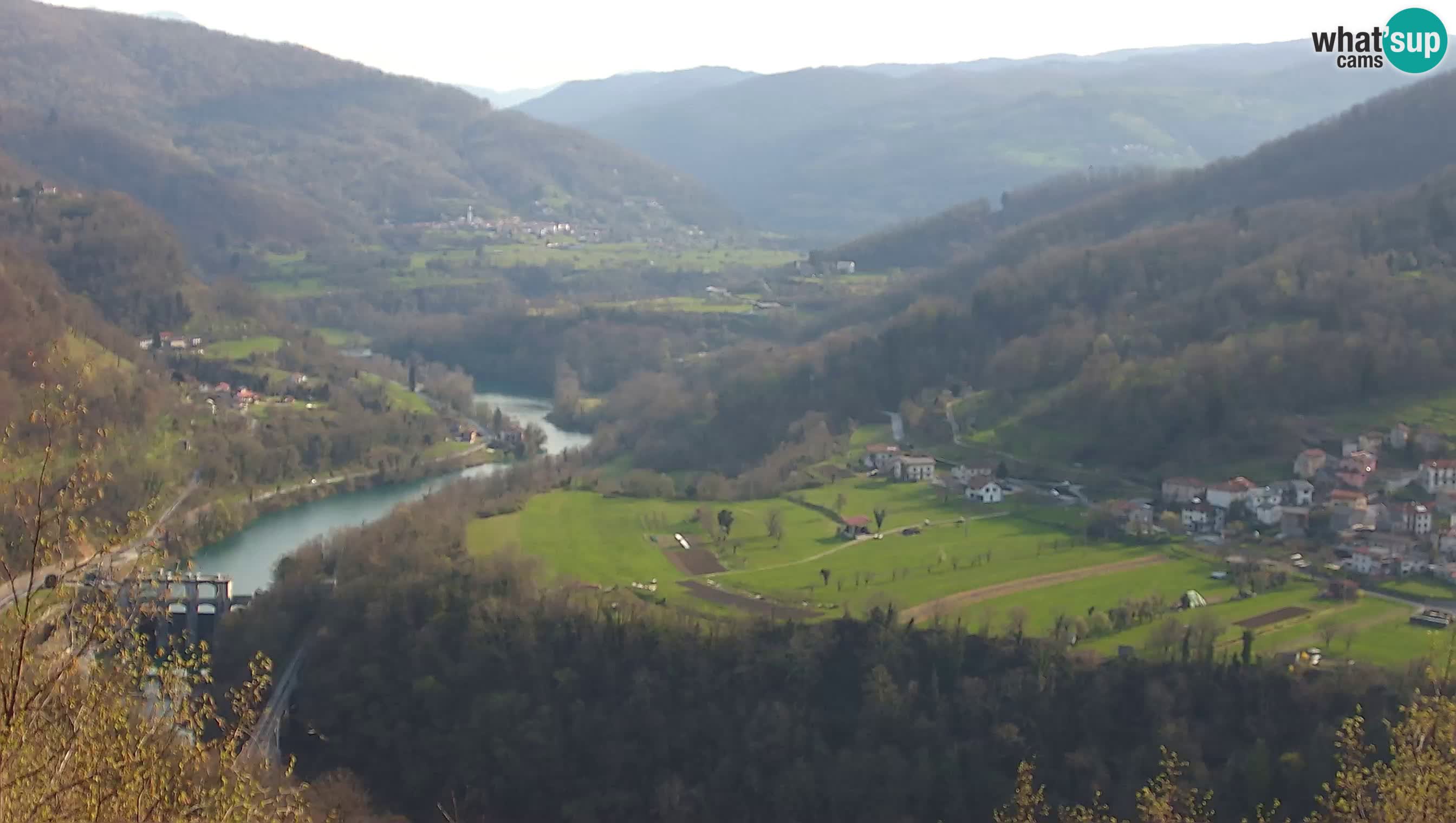 Web kamera Kanal ob Soči – Pogled na rijeku Soču, Ajbu, Bodrež i Ročinj