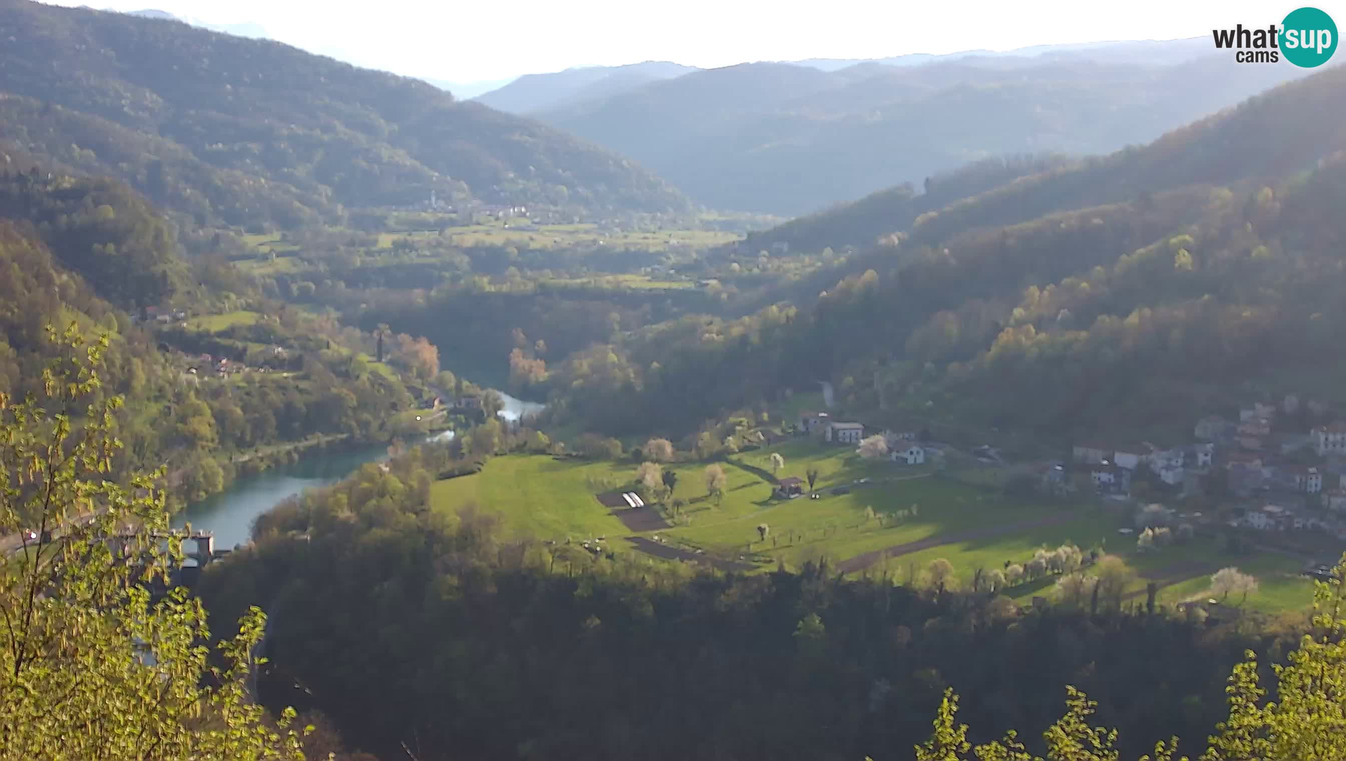 Web kamera Kanal ob Soči – Pogled na rijeku Soču, Ajbu, Bodrež i Ročinj