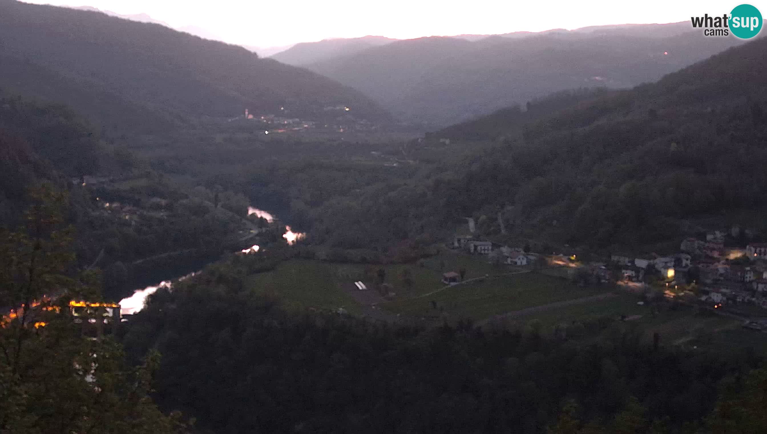 Web kamera Kanal ob Soči – Pogled na rijeku Soču, Ajbu, Bodrež i Ročinj