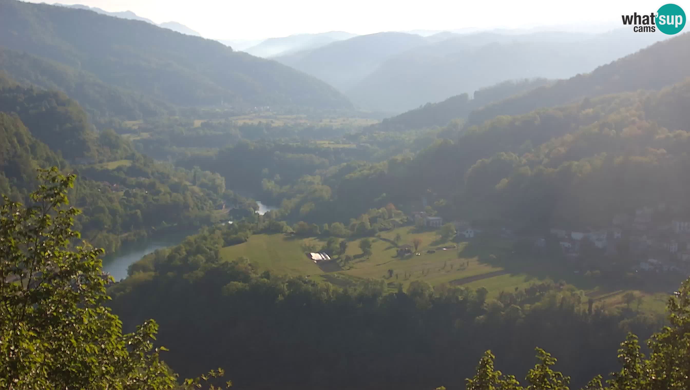 Web kamera Kanal ob Soči – Pogled na rijeku Soču, Ajbu, Bodrež i Ročinj