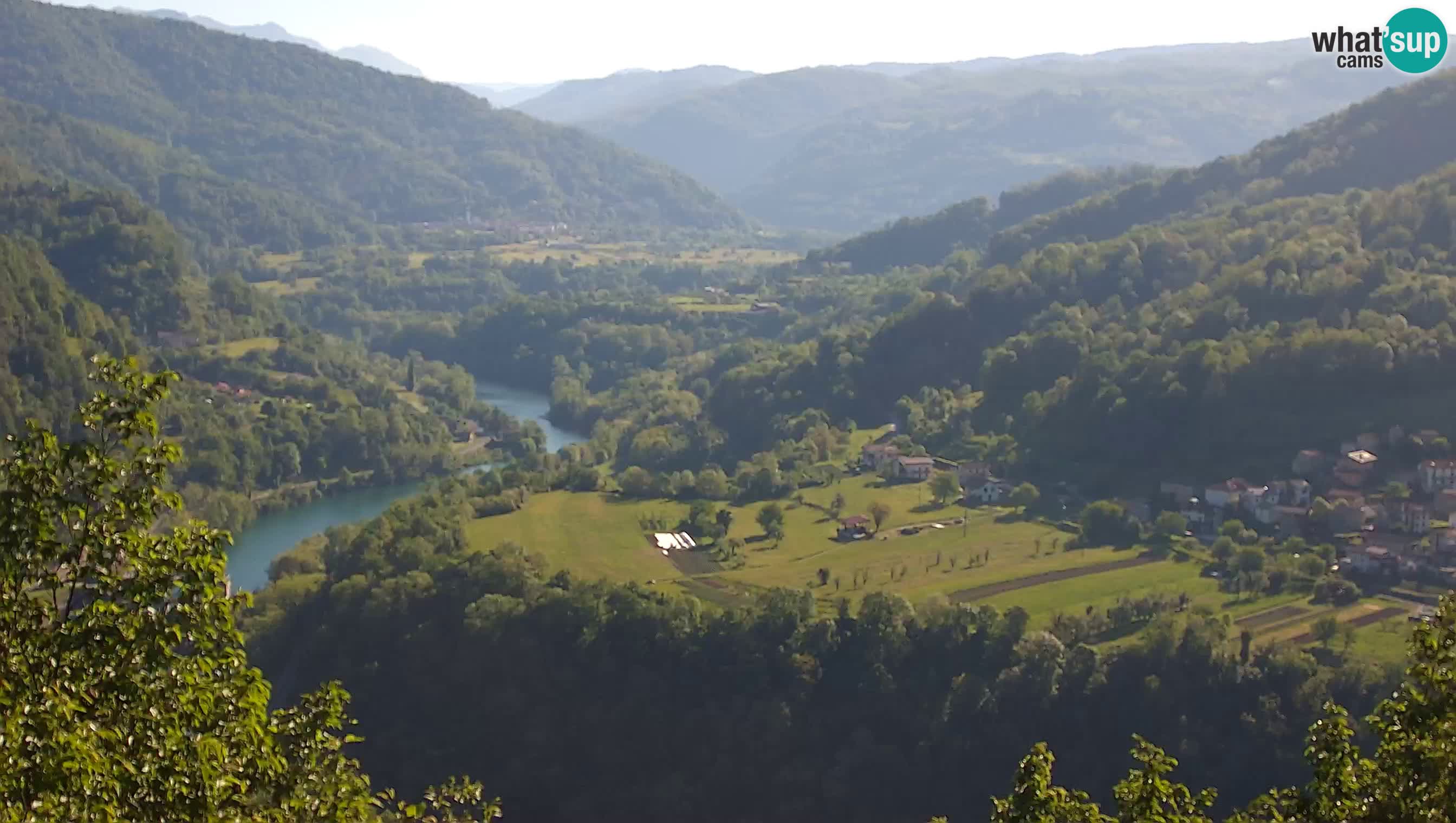 Web kamera Kanal ob Soči – Pogled na rijeku Soču, Ajbu, Bodrež i Ročinj