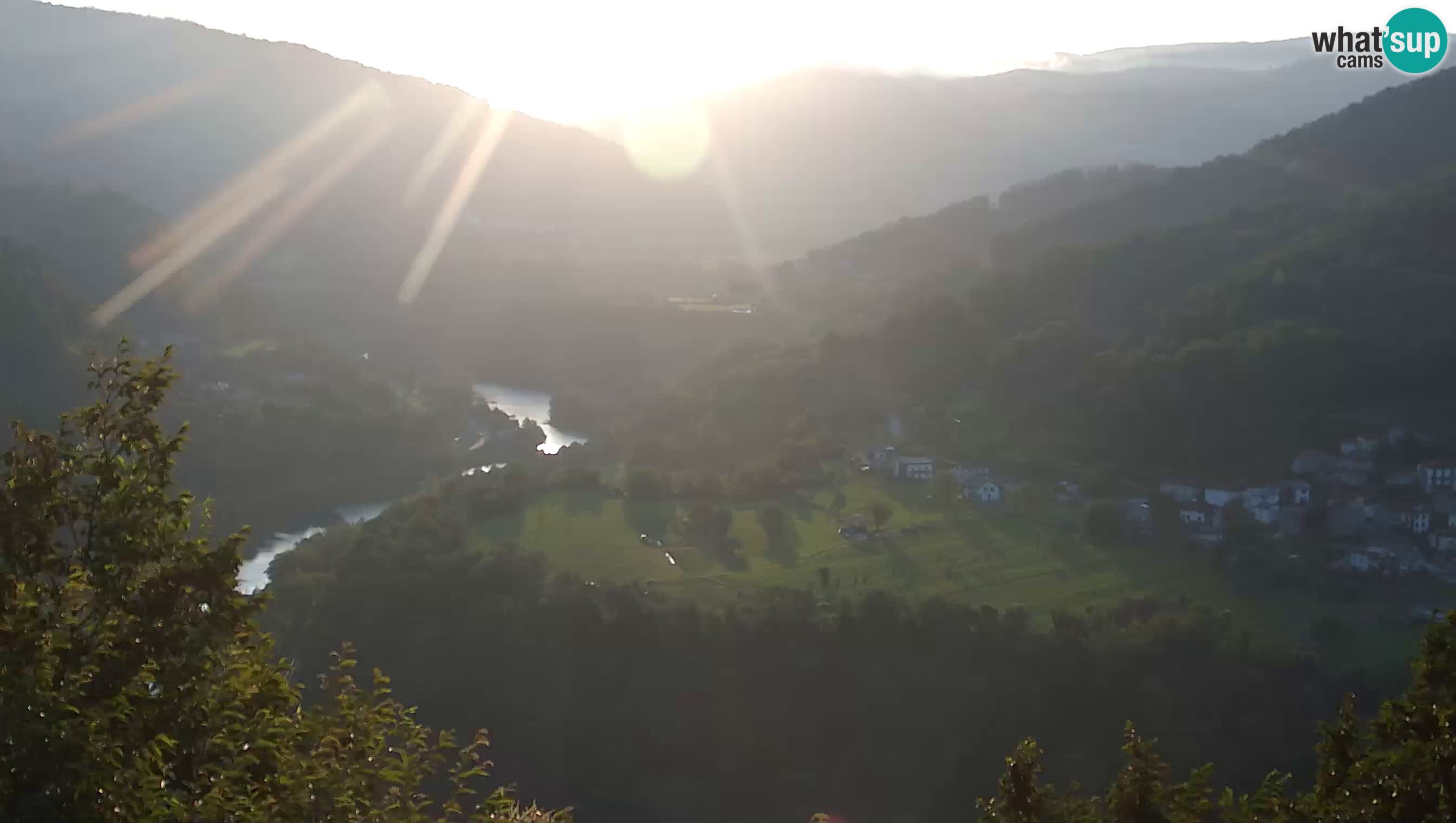 Spletna kamera Kanal ob Soči – pogled na Sočo, Ajbo, Bodrež in Ročinj