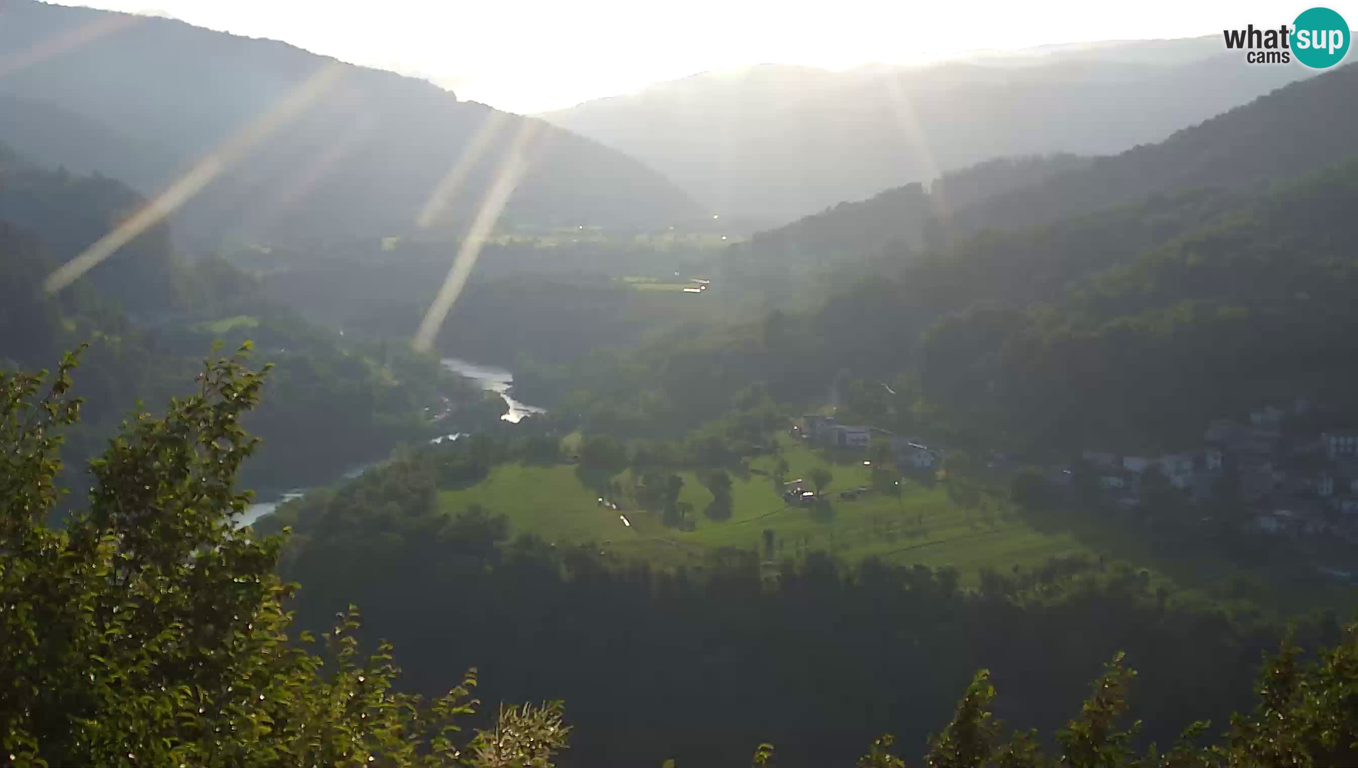 Spletna kamera Kanal ob Soči – pogled na Sočo, Ajbo, Bodrež in Ročinj