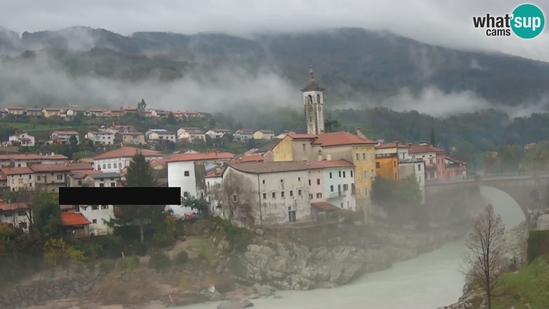 Webcam en direct de Kanal ob Soči – Vue imprenable sur le vieux centre-ville et le célèbre pont sur la rivière Soča