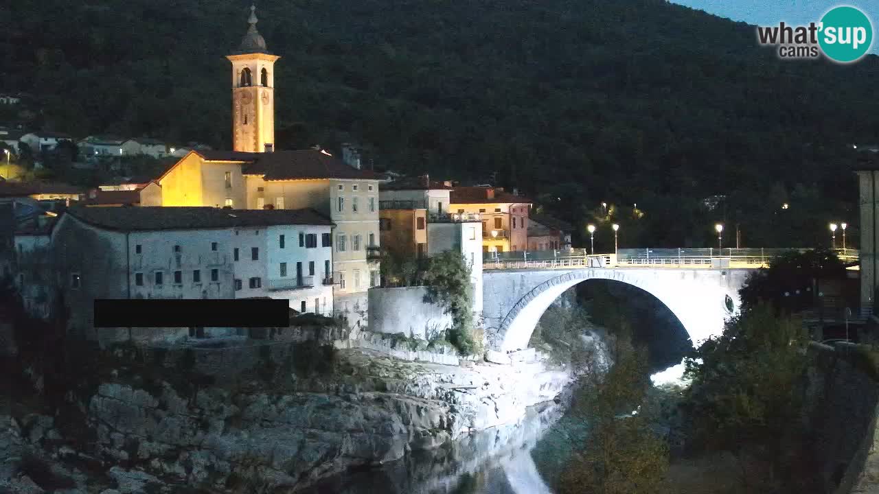 Kanal ob Soči web kamera uživo – Nevjerojatan pogled na staru jezgru grada i poznati most na rijeci Soči