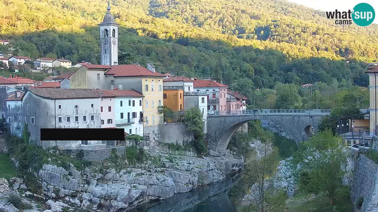 Cámara web en vivo de Kanal ob Soči – vista increíble del centro de la ciudad vieja y el famoso puente sobre el río Soča