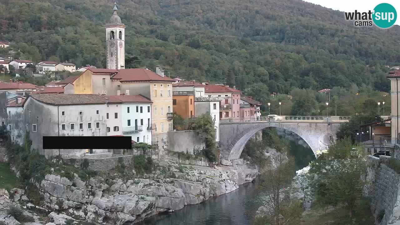 Webcam dal vivo Kanal ob Soči – Splendida vista sul centro storico e sul famoso ponte sul fiume Soča