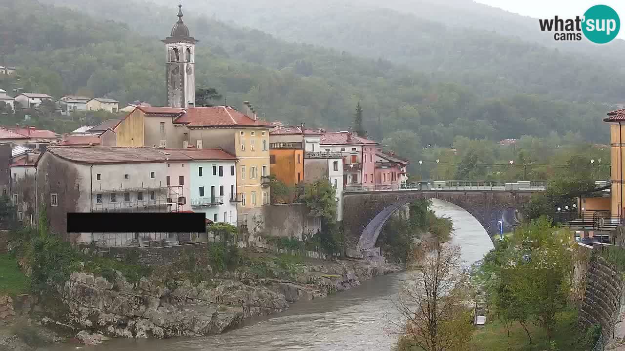 Webcam dal vivo Kanal ob Soči – Splendida vista sul centro storico e sul famoso ponte sul fiume Soča