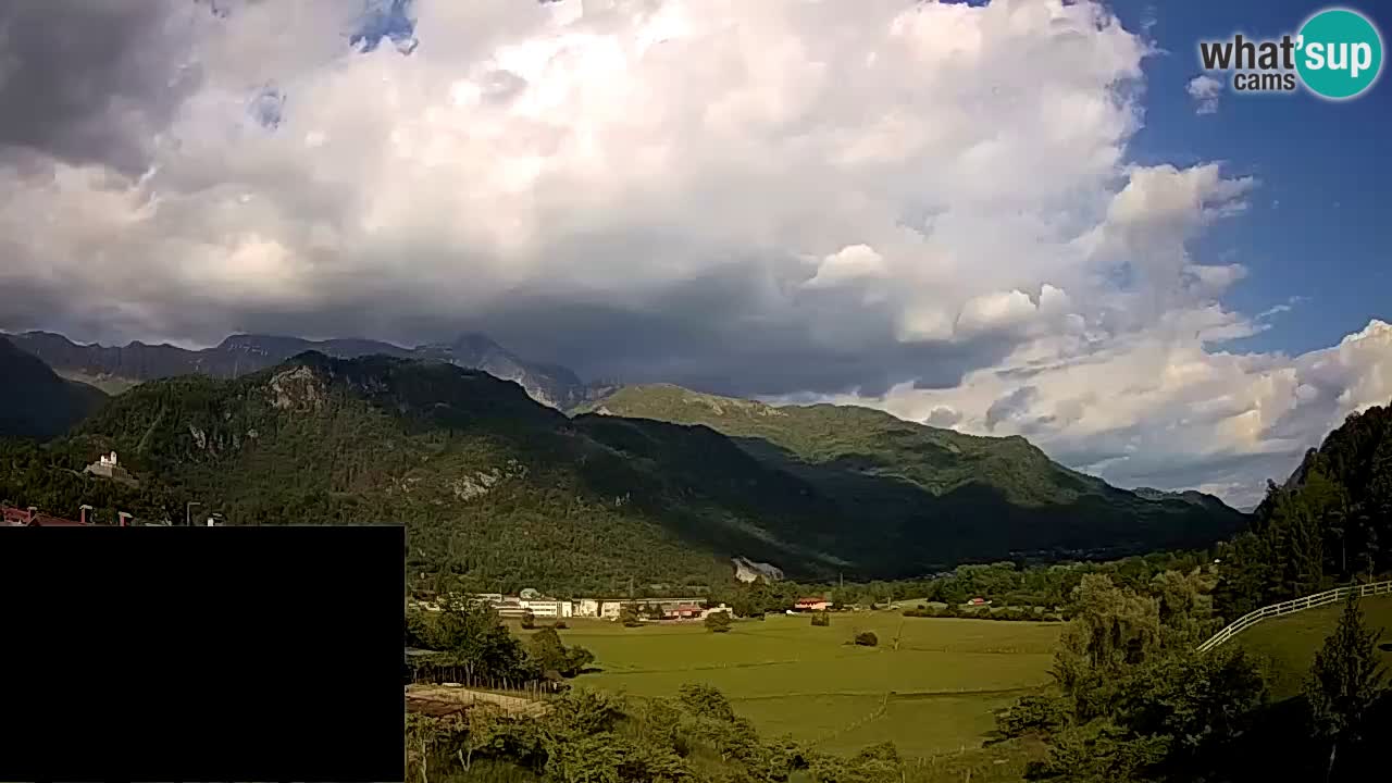 Webcam Kobarid – landing site for sailing paragliders in Kobarid with Ozben takeoff