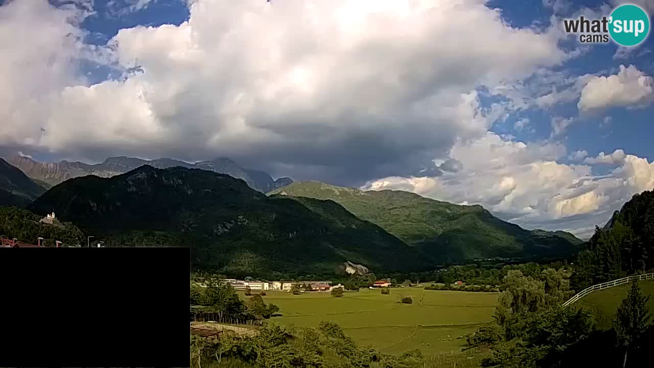 Spletna kamera Kobarid – pristajališče za jadralne padalce z vzletiščem Ozben