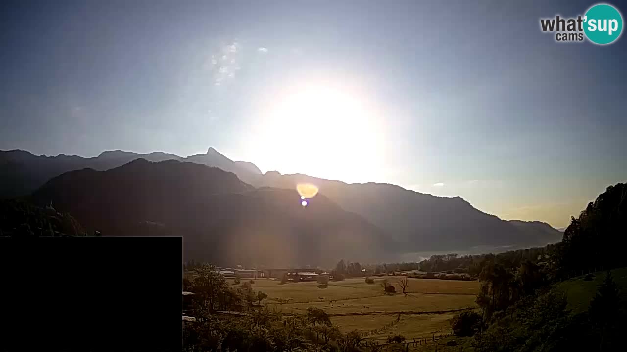 webcam Kobarid – landing site for sailing paragliders in Kobarid with Ozben takeoff