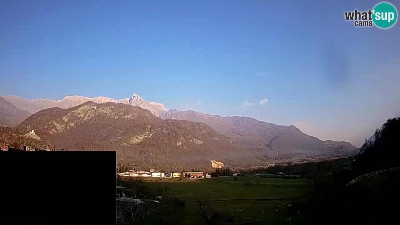 Webcam Kobarid – landing site for sailing paragliders in Kobarid with Ozben takeoff