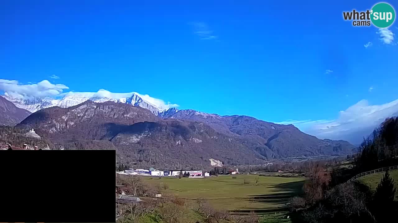 Webcam Kobarid – landing site for sailing paragliders in Kobarid with Ozben takeoff