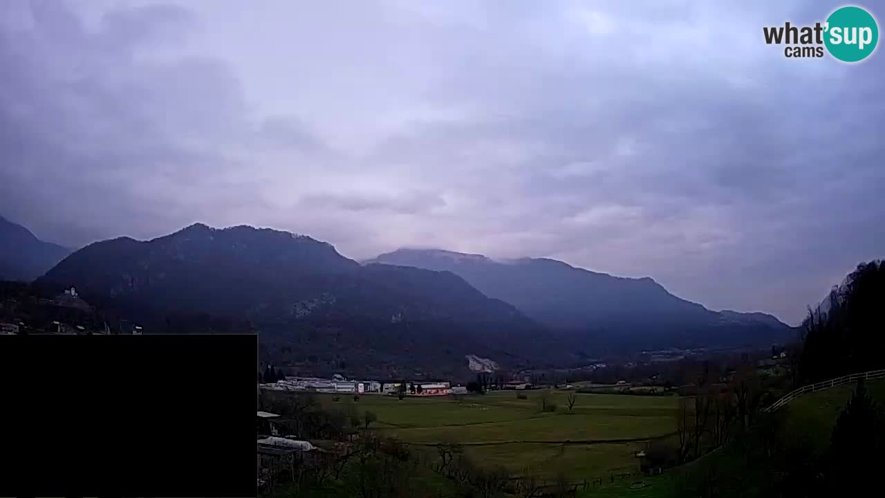 Webcam Kobarid – landing site for sailing paragliders in Kobarid with Ozben takeoff