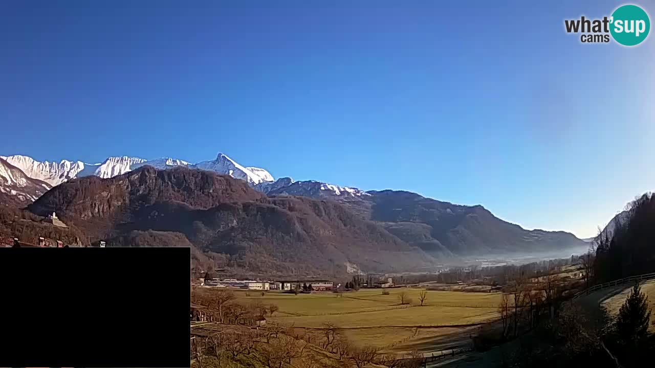 Webcam Kobarid – landing site for sailing paragliders in Kobarid with Ozben takeoff