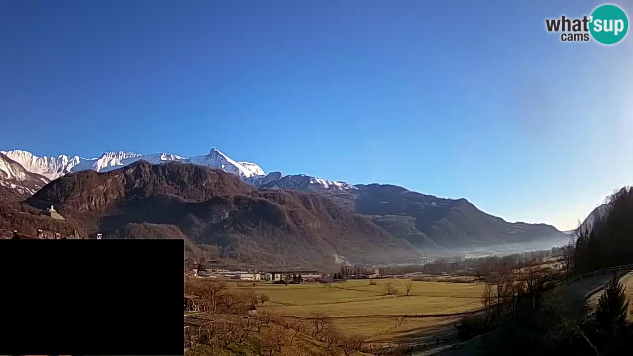 webcam Kobarid – landing site for sailing paragliders in Kobarid with Ozben takeoff