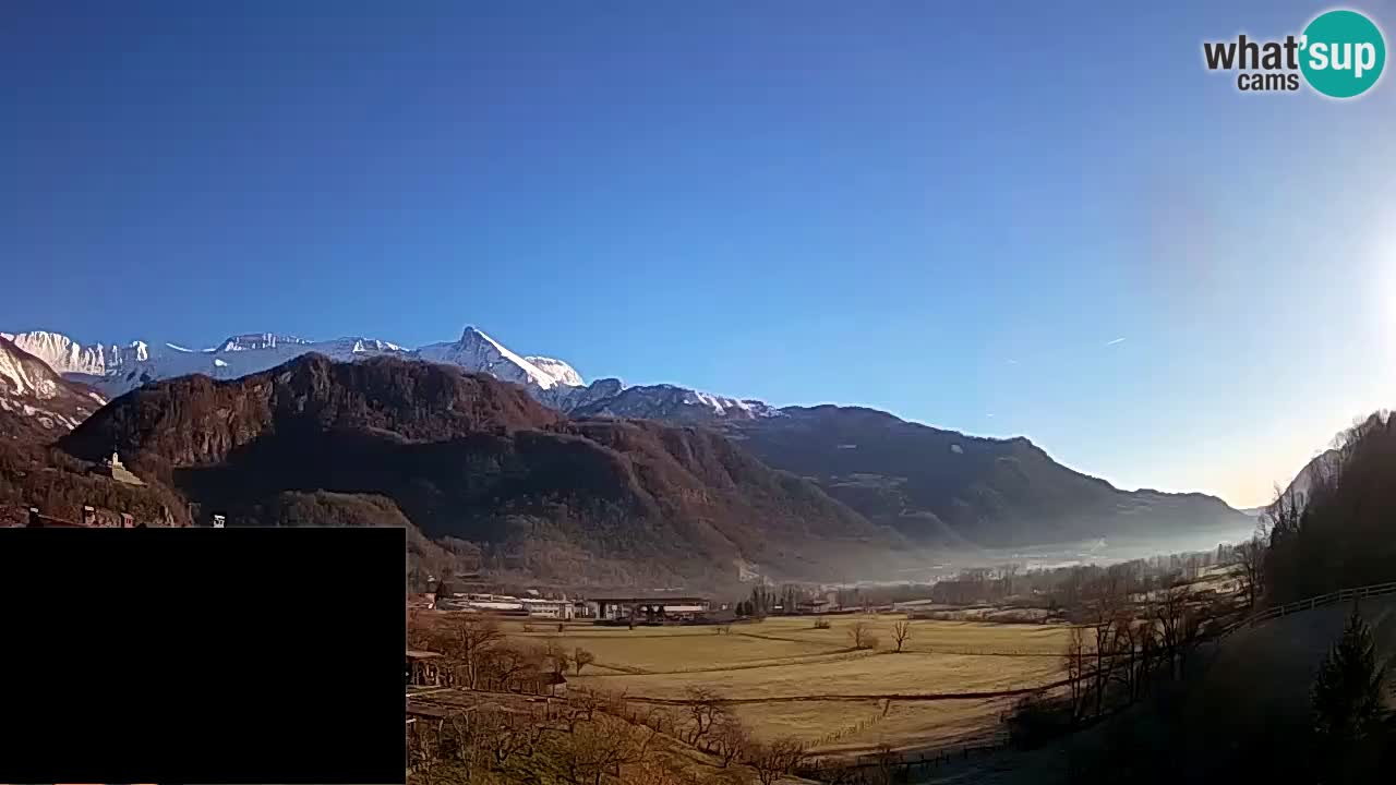 Webcam Kobarid – landing site for sailing paragliders in Kobarid with Ozben takeoff