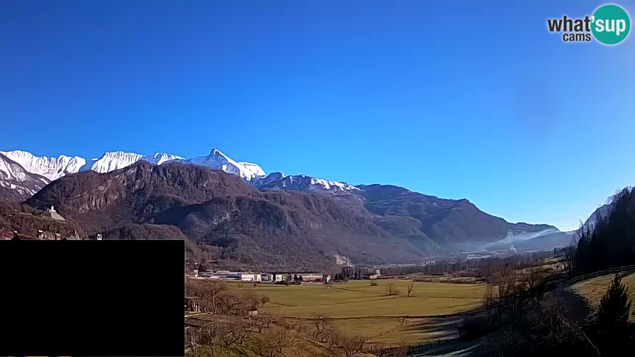 webcam Kobarid – landing site for sailing paragliders in Kobarid with Ozben takeoff