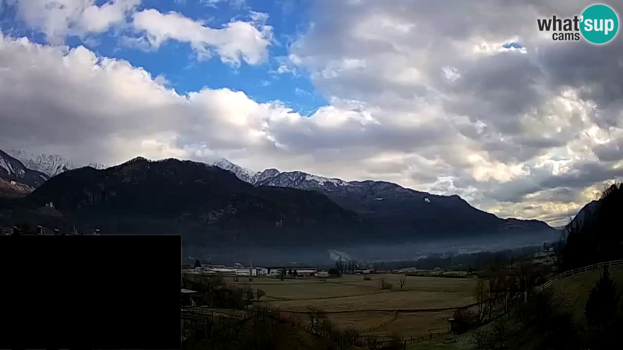 Webcam Kobarid – landing site for sailing paragliders in Kobarid with Ozben takeoff