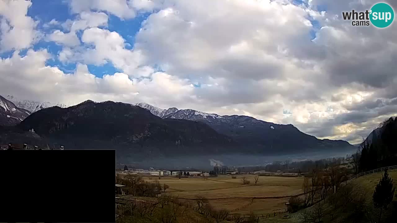 webcam Kobarid – landing site for sailing paragliders in Kobarid with Ozben takeoff