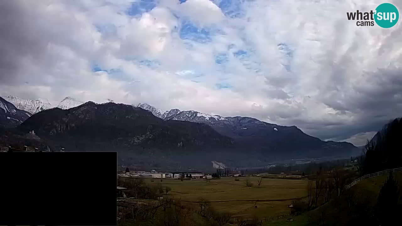 webcam Kobarid – landing site for sailing paragliders in Kobarid with Ozben takeoff