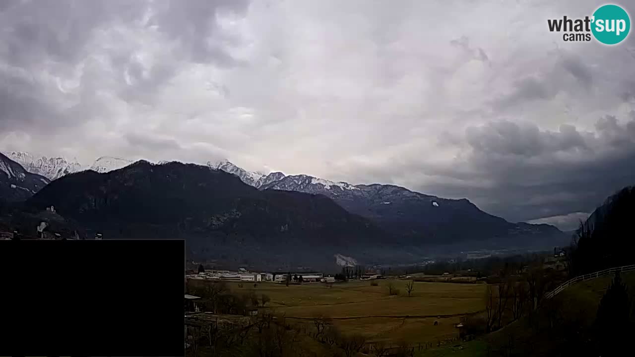 Webcam Kobarid – landing site for sailing paragliders in Kobarid with Ozben takeoff