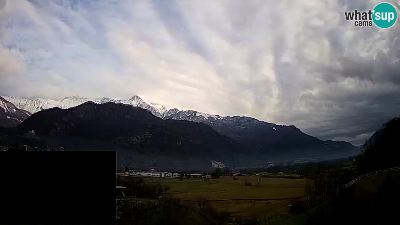 Webcam Kobarid – landing site for sailing paragliders in Kobarid with Ozben takeoff