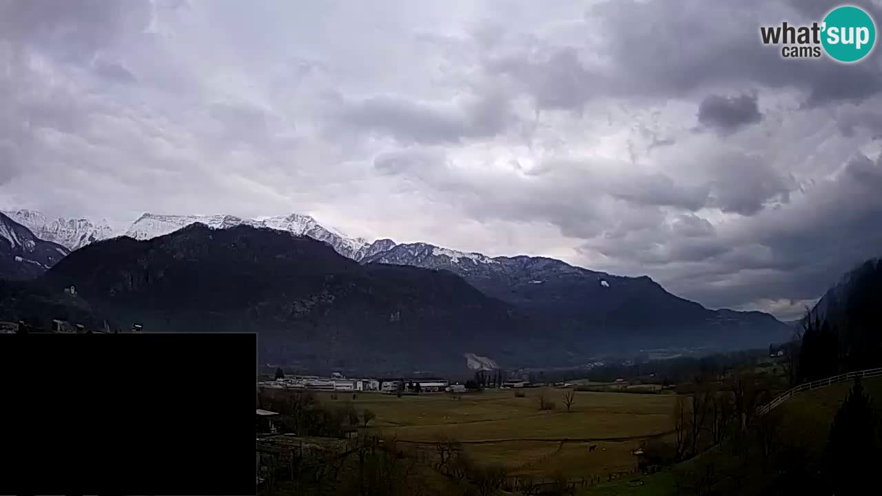 Webcam Kobarid – landing site for sailing paragliders in Kobarid with Ozben takeoff