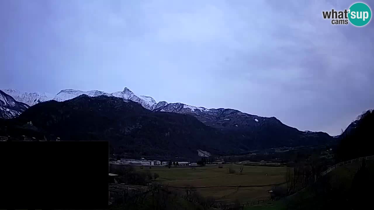 Webcam Kobarid – landing site for sailing paragliders in Kobarid with Ozben takeoff