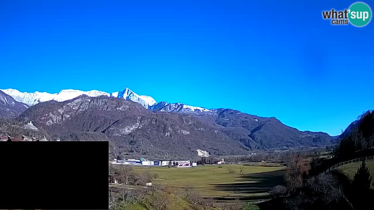 webcam Kobarid – landing site for sailing paragliders in Kobarid with Ozben takeoff