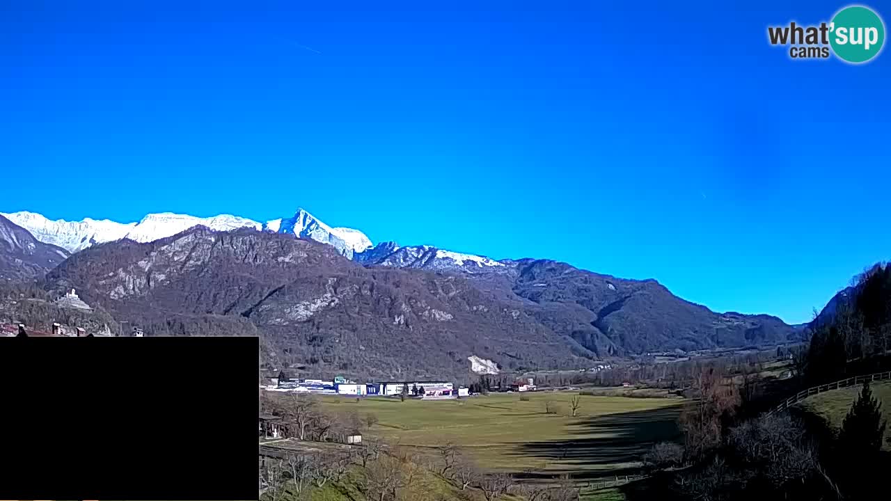 Webcam Kobarid – landing site for sailing paragliders in Kobarid with Ozben takeoff