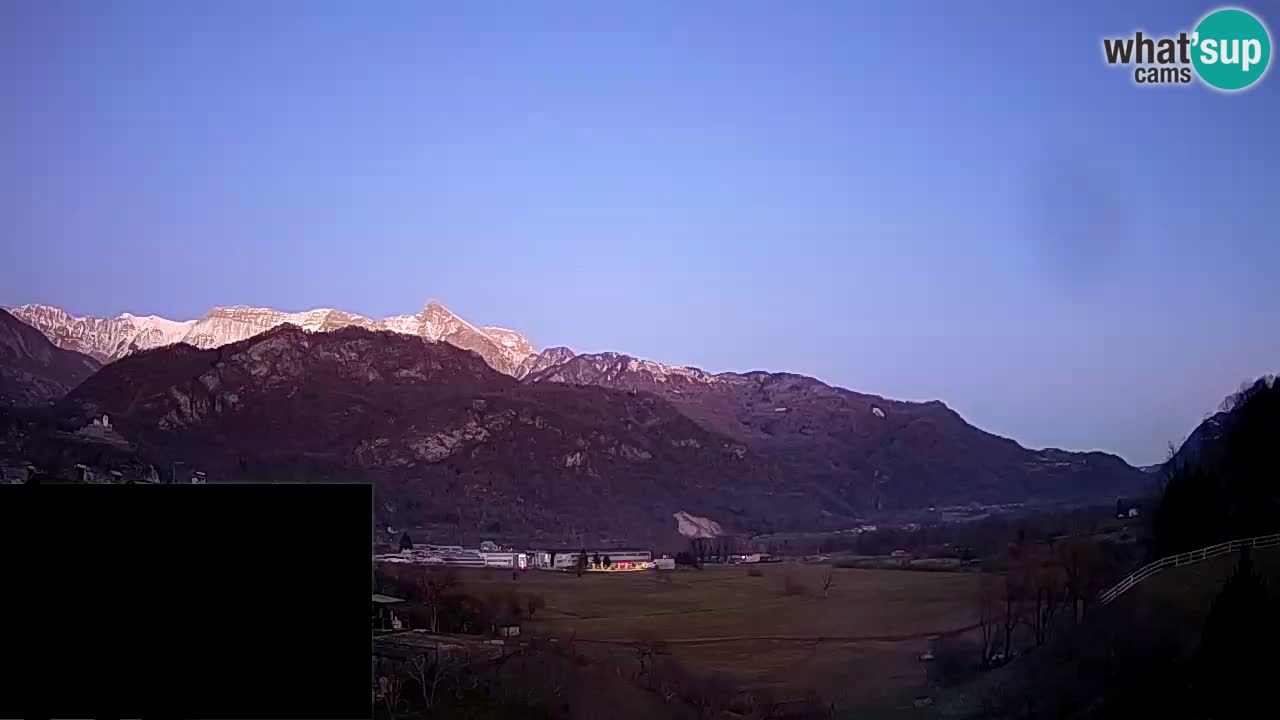 Webcam Kobarid – landing site for sailing paragliders in Kobarid with Ozben takeoff