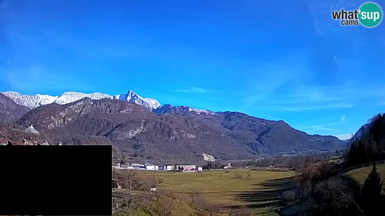 Webcam Kobarid – landing site for sailing paragliders in Kobarid with Ozben takeoff