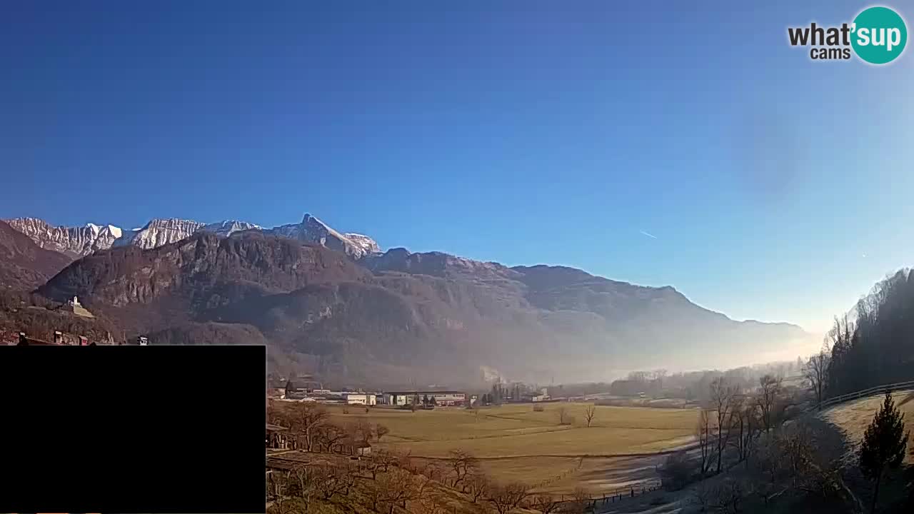 Webcam Kobarid – landing site for sailing paragliders in Kobarid with Ozben takeoff