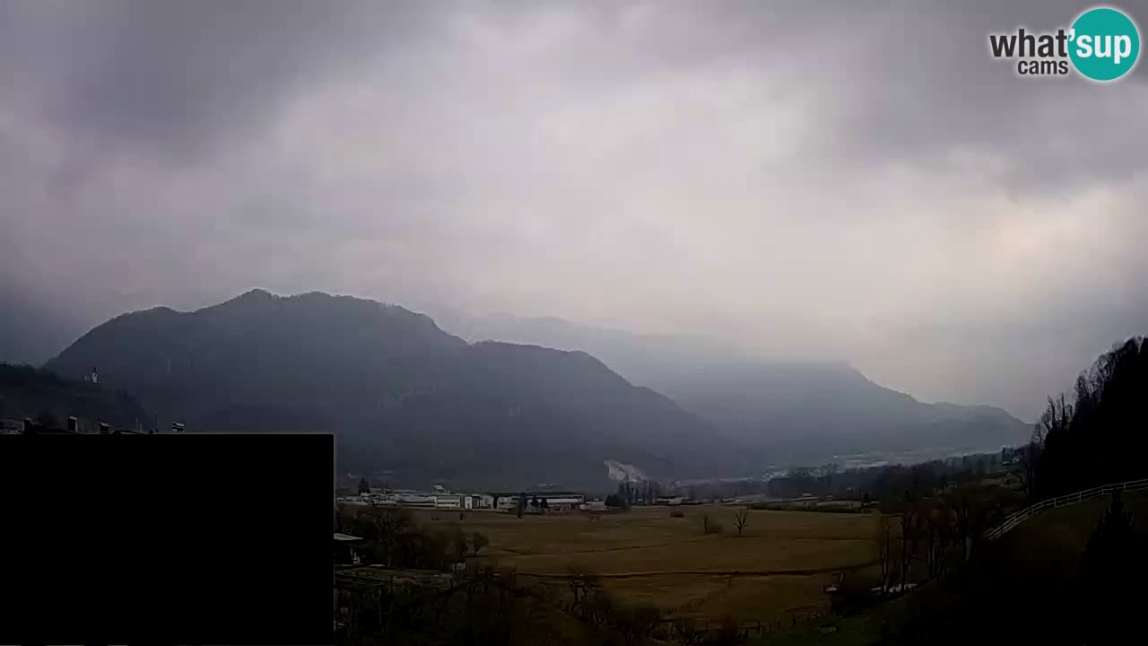 webcam Kobarid – landing site for sailing paragliders in Kobarid with Ozben takeoff