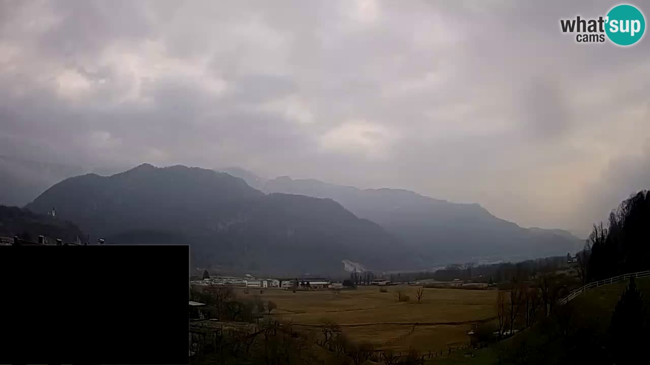 Webcam Kobarid – landing site for sailing paragliders in Kobarid with Ozben takeoff