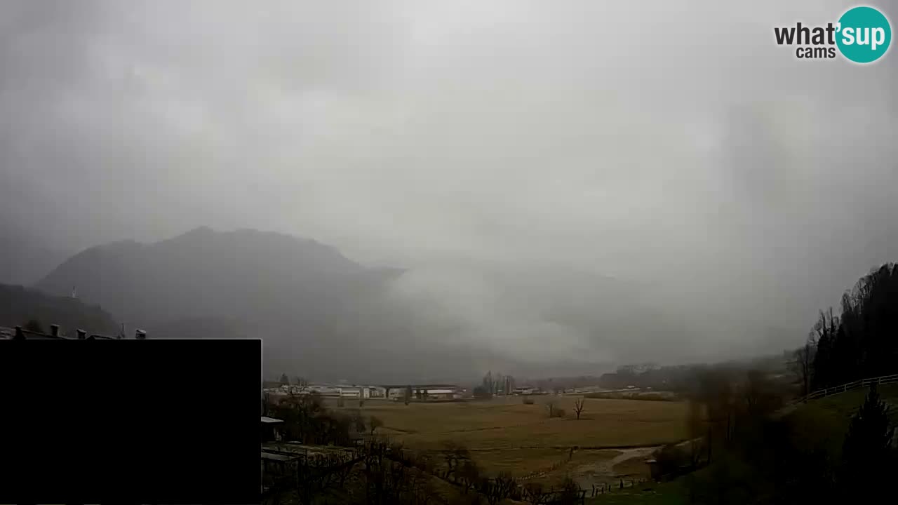 webcam Kobarid – landing site for sailing paragliders in Kobarid with Ozben takeoff