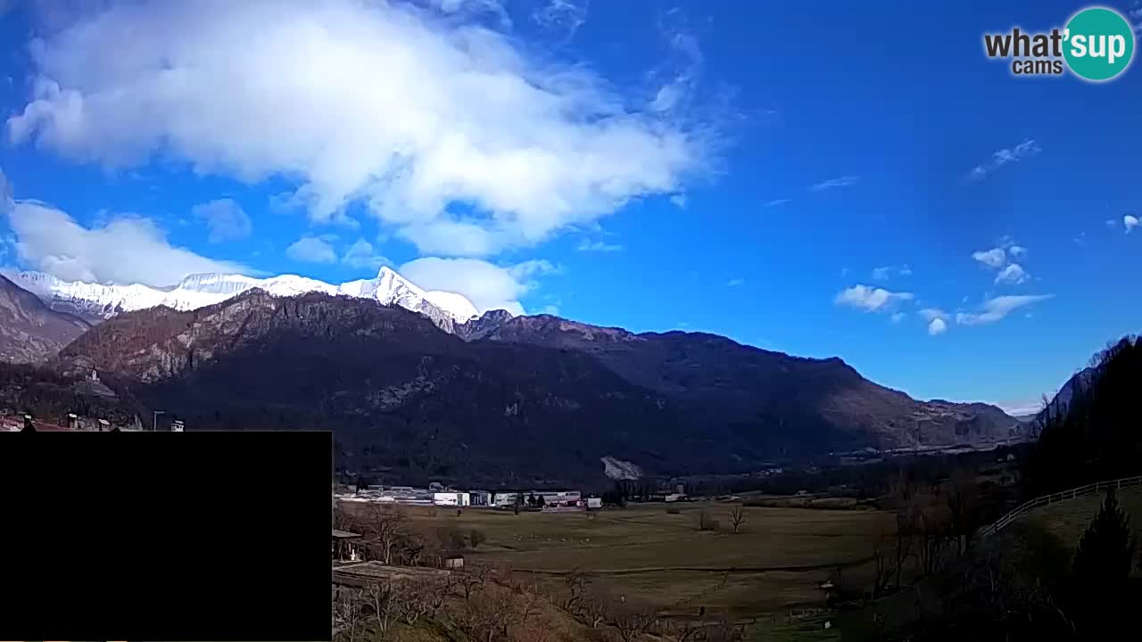 Webcam Kobarid – landing site for sailing paragliders in Kobarid with Ozben takeoff