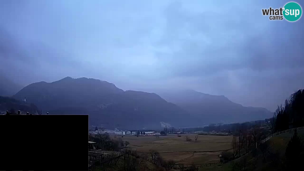 webcam Kobarid – landing site for sailing paragliders in Kobarid with Ozben takeoff