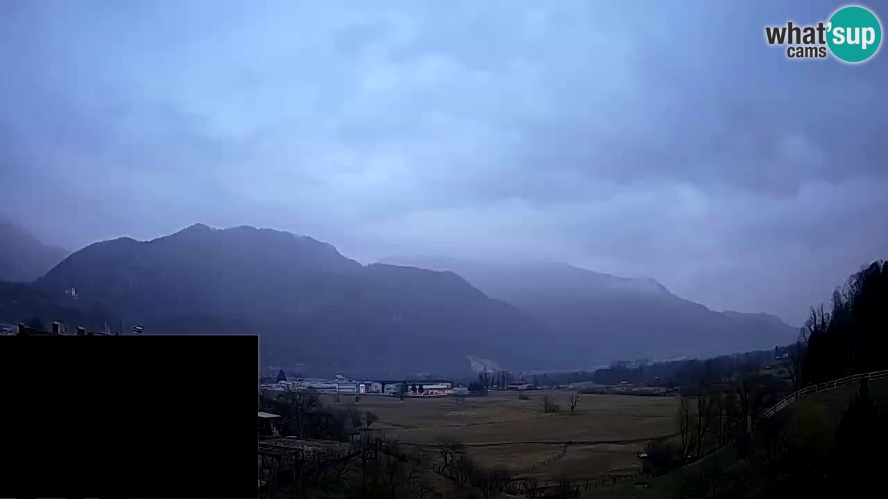 Webcam Kobarid – landing site for sailing paragliders in Kobarid with Ozben takeoff