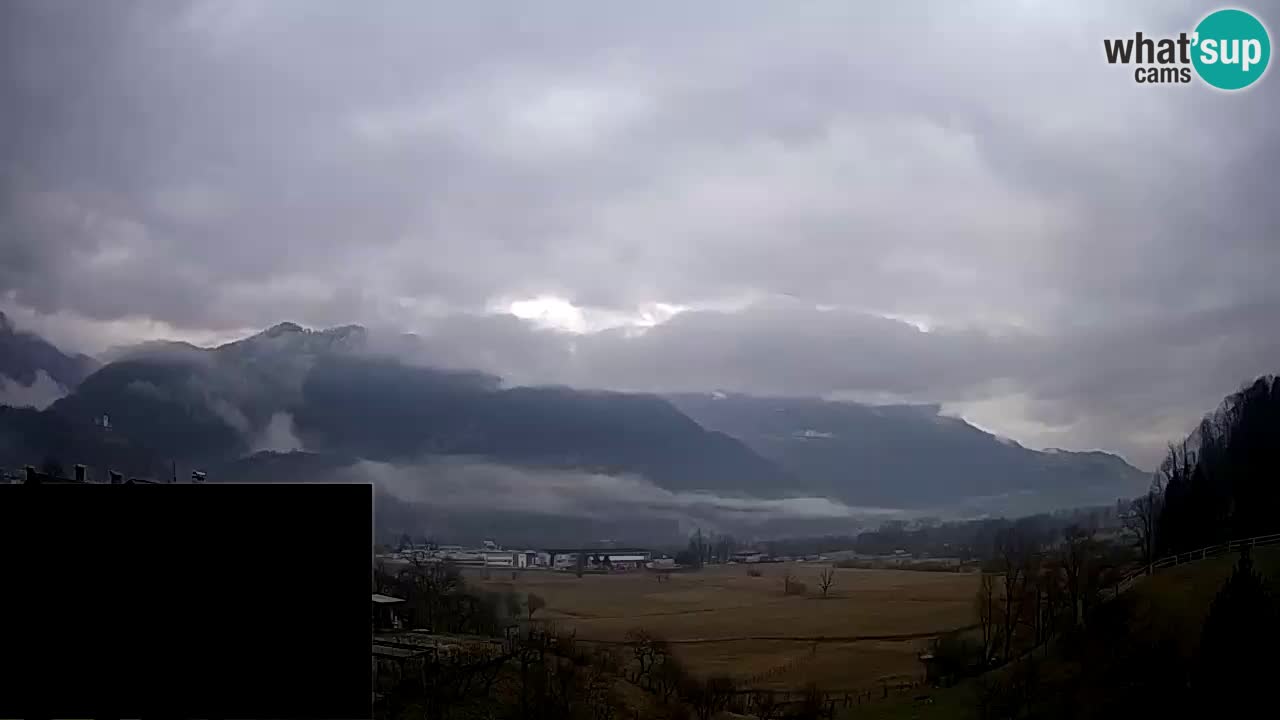 Webcam Kobarid – landing site for sailing paragliders in Kobarid with Ozben takeoff