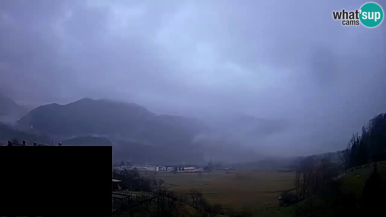 Webcam Kobarid – landing site for sailing paragliders in Kobarid with Ozben takeoff