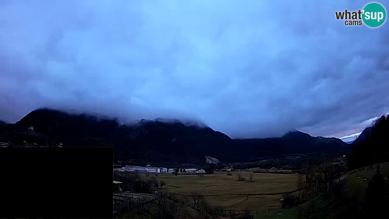 Webcam Kobarid – landing site for sailing paragliders in Kobarid with Ozben takeoff