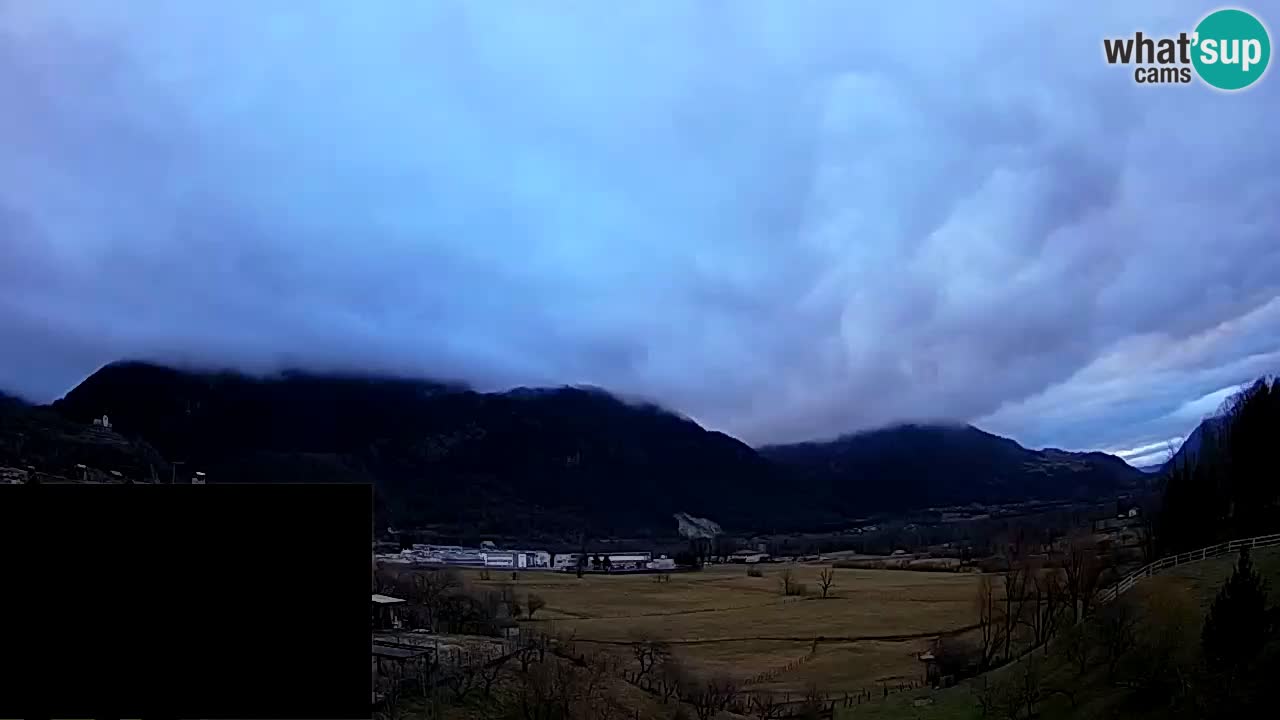 Webcam Kobarid – landing site for sailing paragliders in Kobarid with Ozben takeoff