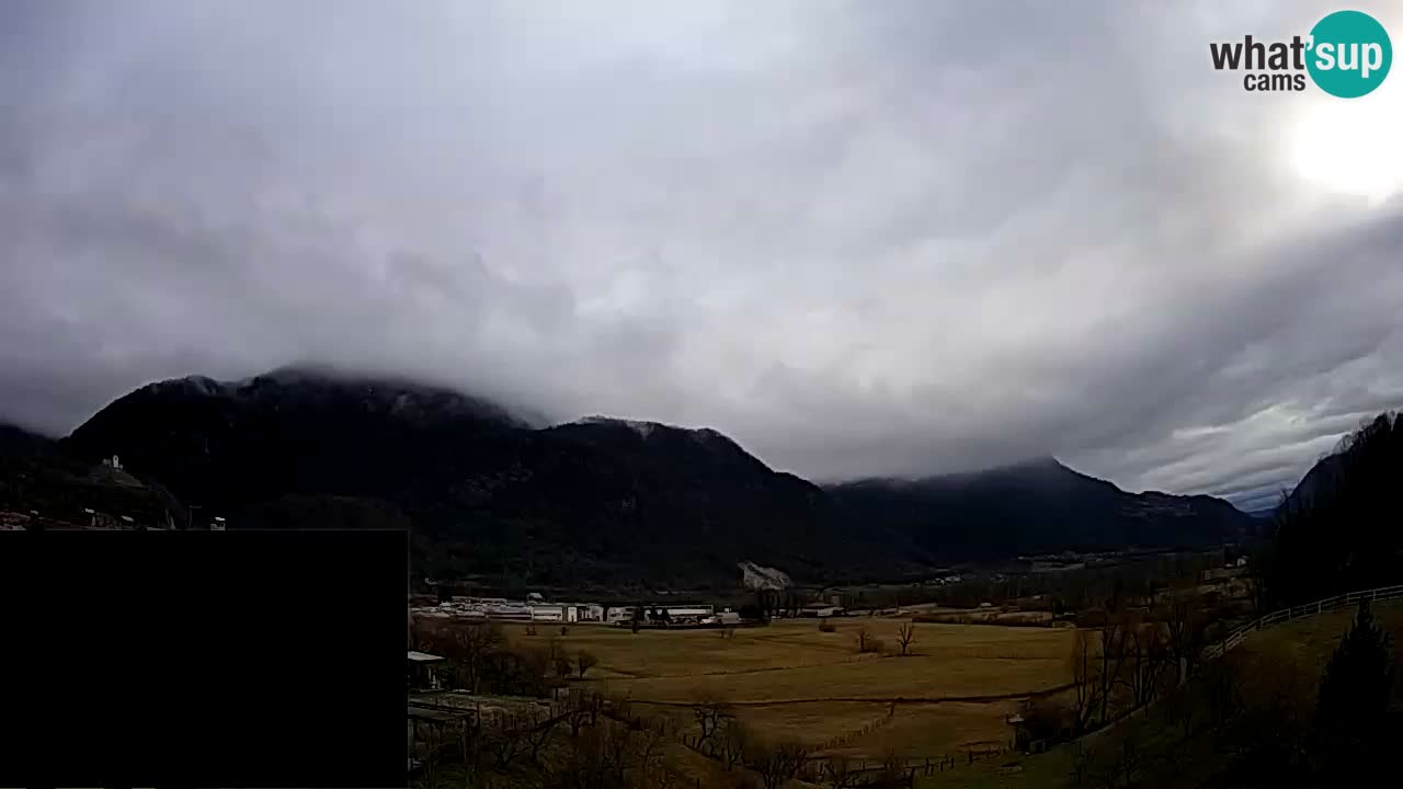 Webcam Kobarid – landing site for sailing paragliders in Kobarid with Ozben takeoff