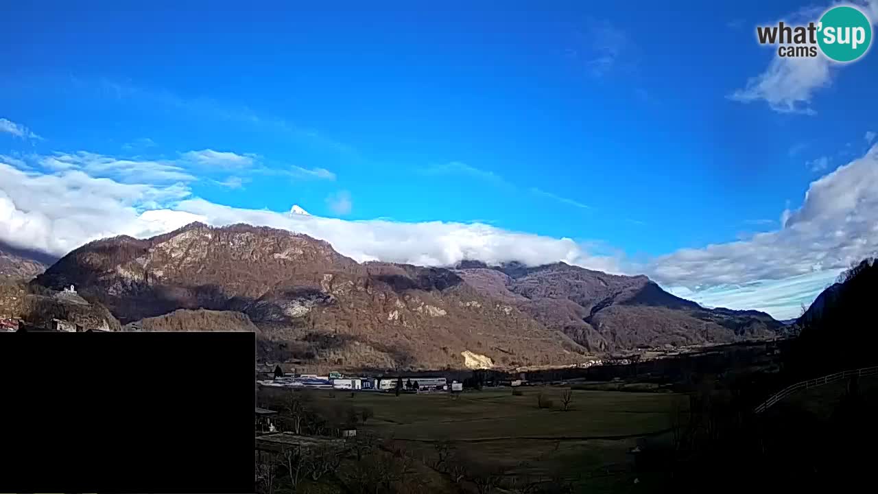 webcam Kobarid – landing site for sailing paragliders in Kobarid with Ozben takeoff